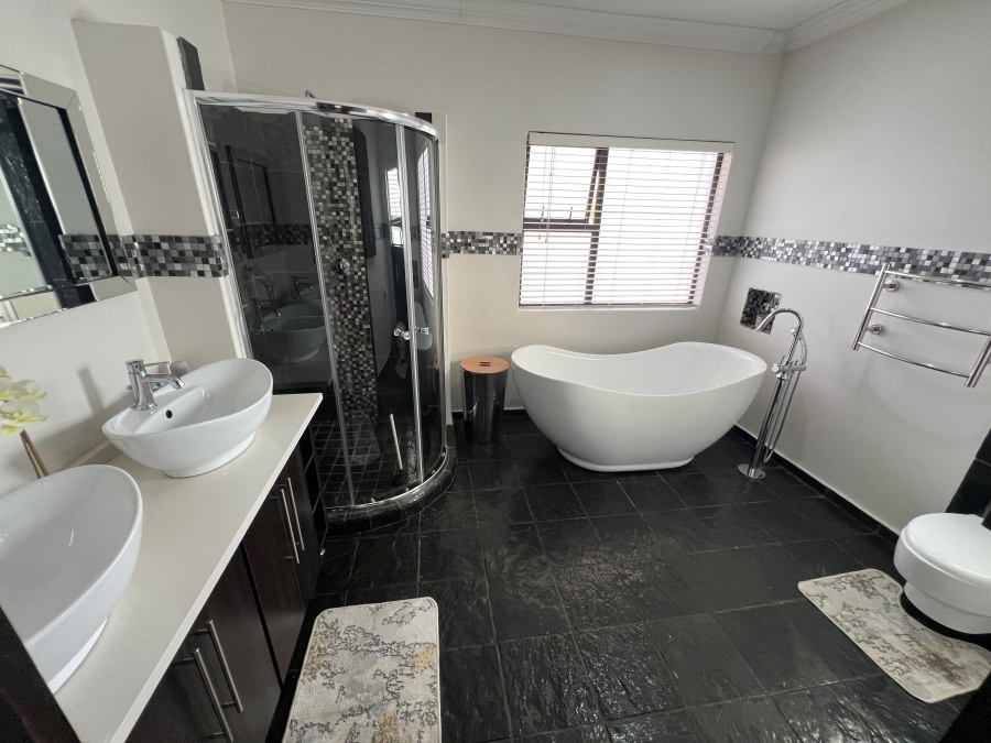 3 Bedroom Property for Sale in Wilkoppies North West